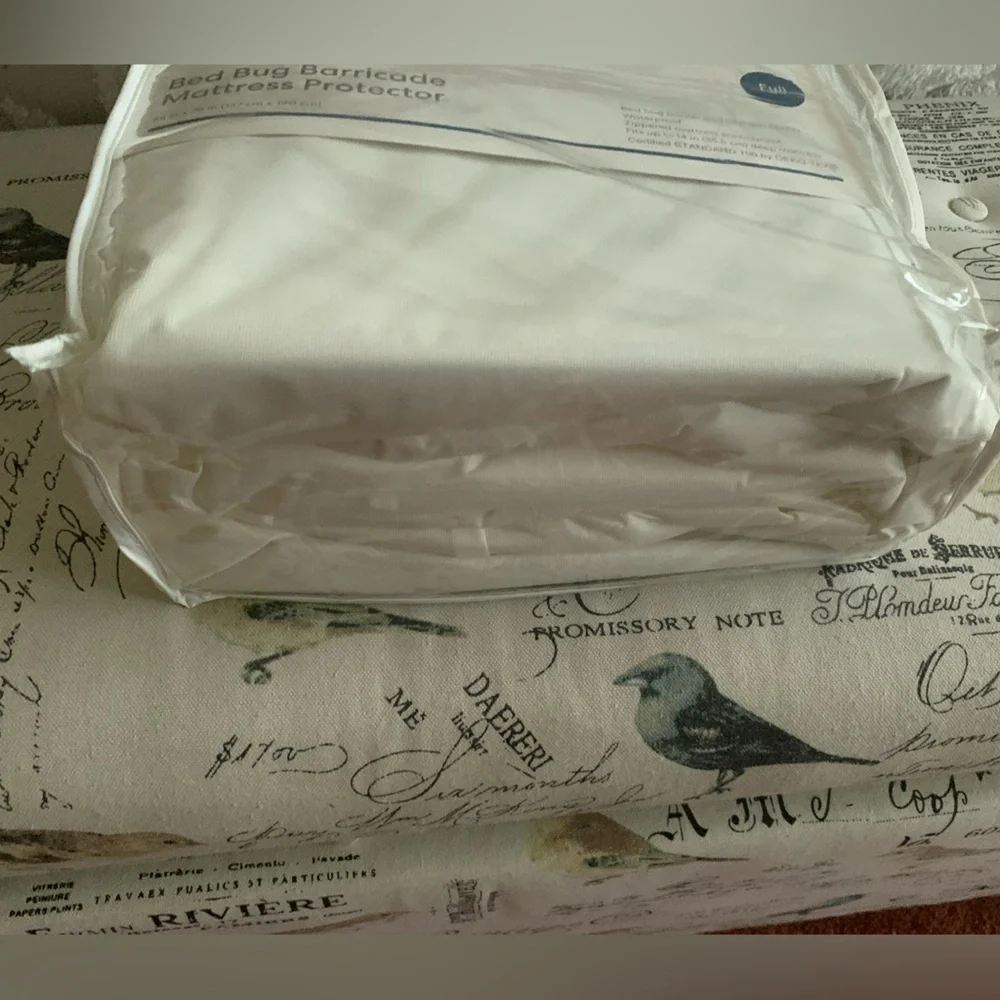 NWT Simply Essential FULL Mattress Protector, White